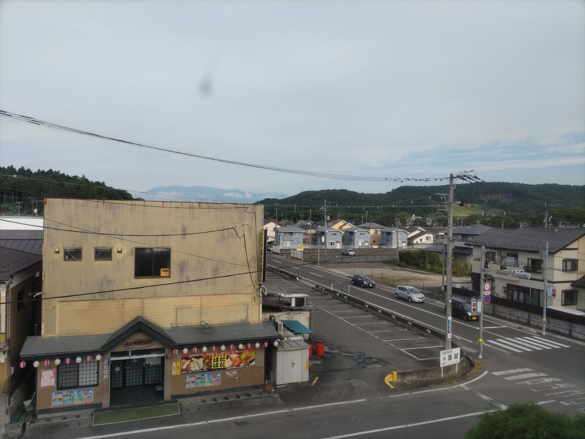 withgrom's tweet photo. おはようございます。
今朝は雲が優勢ながらも切れ目から青空が見えて、少なくとも午前中は雨に遭わずに済みそう。
台風15号がもたらす湿った空気の影響しだいで午後は遭うかもね。
次の巡拝先は宿から30分ほどの距離（角田市）に鎮座する『熱日高彦神社』さん。
準備を整えしだい出発です。 https://t.co/eiloOI4nmc