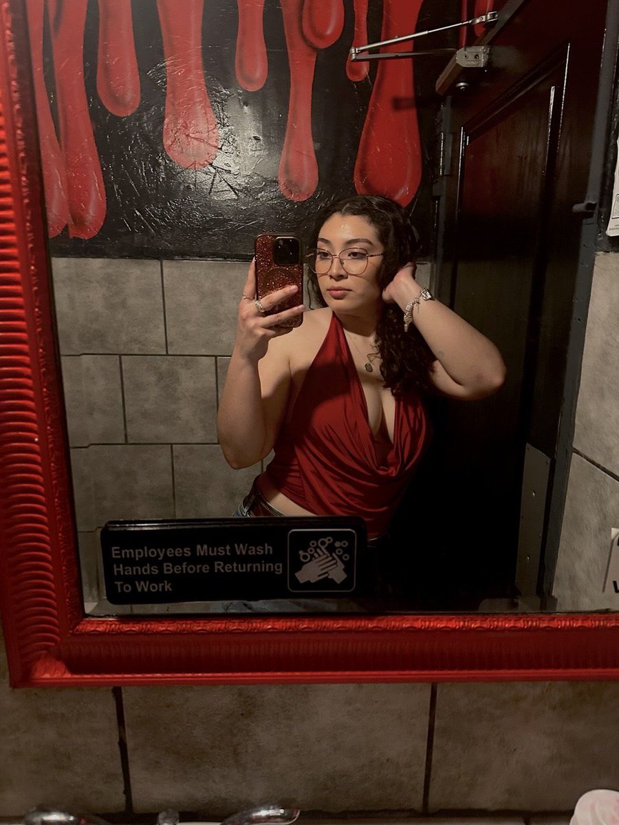 4camibby's tweet photo. On or off? Retweet for a free pic😘 #latina #htx #dtx #atx #teen #horny #nsfwtw https://t.co/MzYv8MYiyu