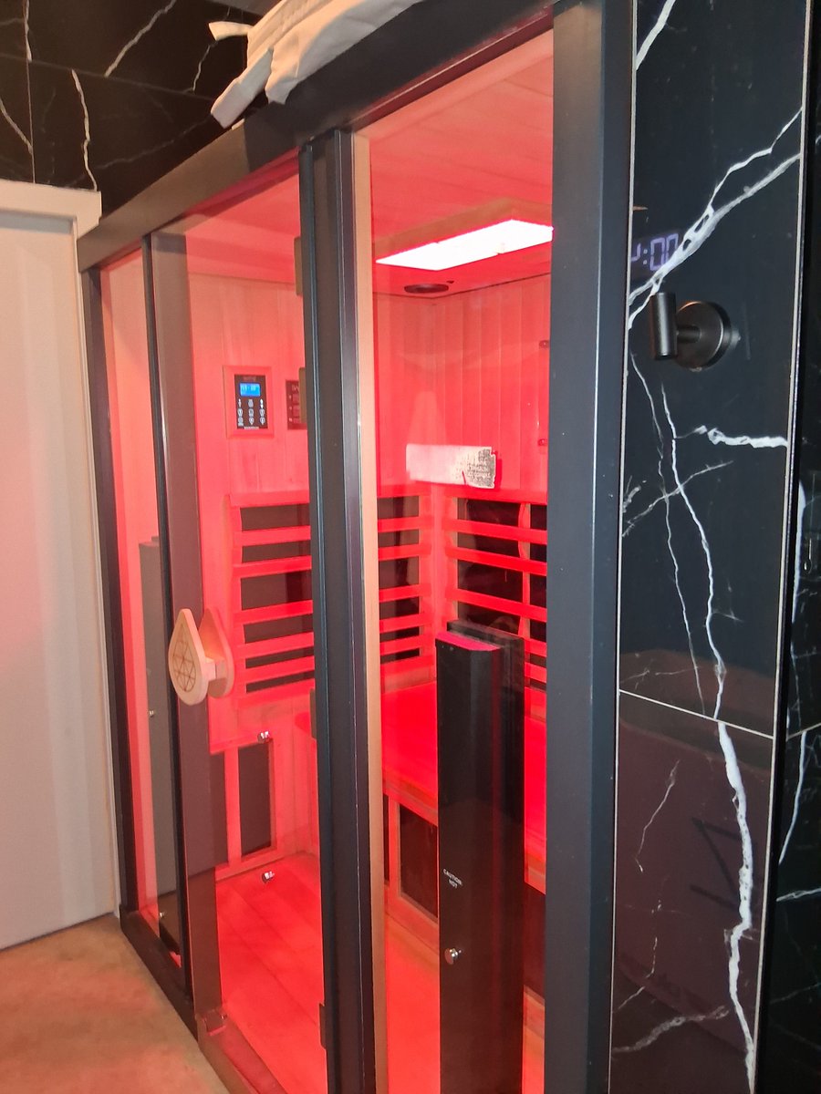SJN305's tweet photo. This was something else. Infrared sauna &amp; cold plunge #50 degrees. SweatHouz https://t.co/swEAQPMVFp