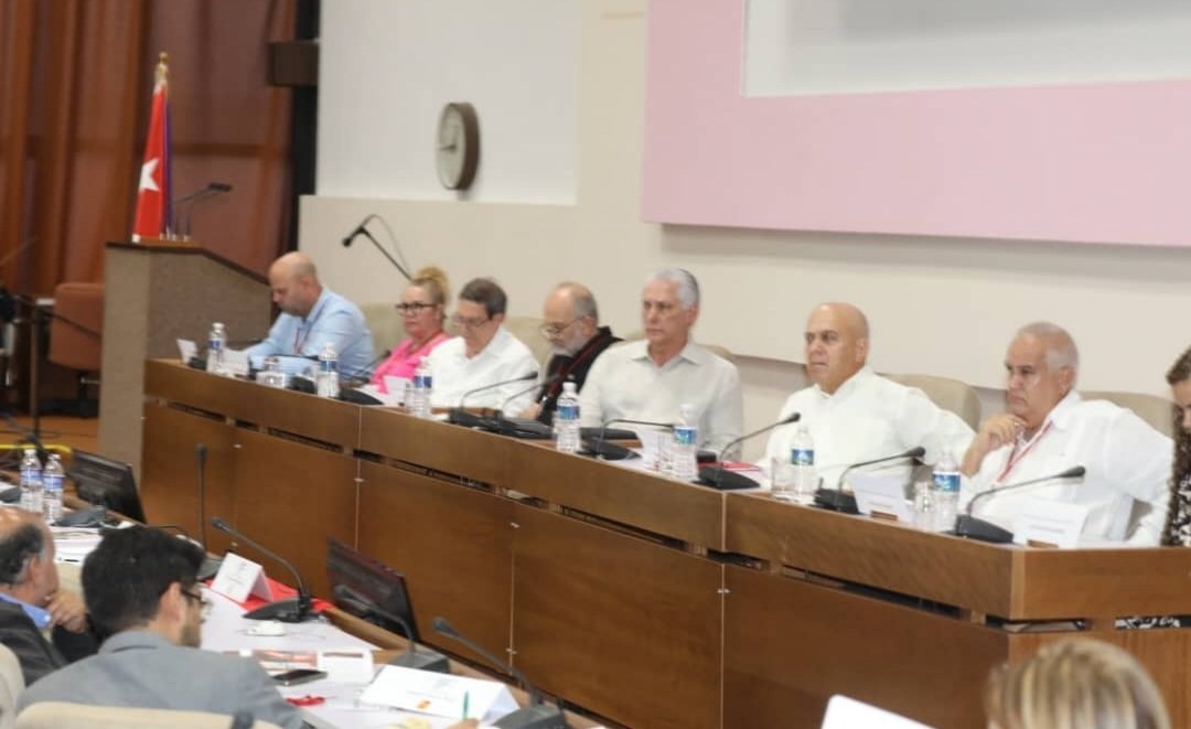 DrRobertoMOjeda's tweet photo. Concluyó el 24 Encuentro Internacional de Partidos Comunistas y Obreros con la certeza de que #CubaNoEstáSola y, mucho menos, se rinde. Ha sido una oportunidad para reafirmar que, ante la arremetida fascista, la respuesta es unidad y soberanía. https://t.co/iCawa5yzY6