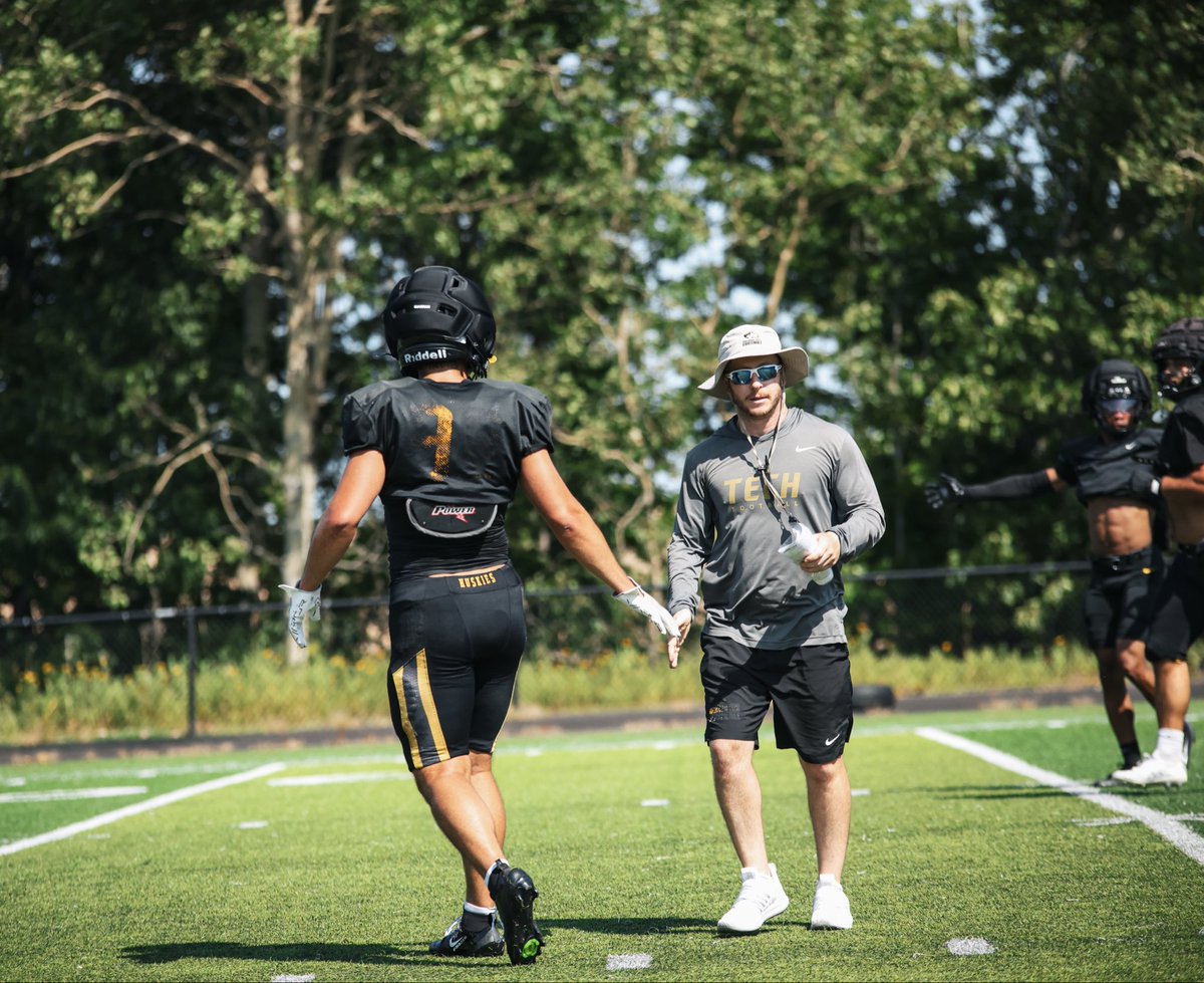 MTUFB's tweet photo. Week Won ✅

#CRTD | #FollowTheHuskies https://t.co/WAGFuFkP5R