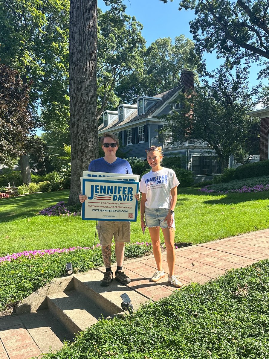 DavisforIL8's tweet photo. Our first Saturday walk day was a success! We had a great time meeting voters, finding out what’s most important to them, and encouraging them to VOTE this November. 

18 million registered voters chose not to cast a ballot in 2024 — let’s turn the tide! Your vote is your voice and it’s a privilege we have as Americans.

Show up to the polls on November 3rd to #VoteJenniferDavisForCongress 🇺🇸

Use your voice and join us this week as we walk neighborhoods around Schaumburg: https://t.co/asl33RA55C