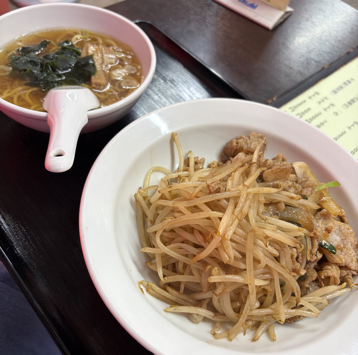 E1E5n's tweet photo. おはよう😃

お盆休み前の土曜日やし
クソ暑いし
地味なかんじの店やし

正直ナメてました🙇‍♀️
申し訳ございません

満席でした🈵

町中華の力をナメてました

帰って食べログ見たら
3.28でした
知らんかった💦

上池袋　中華樓 さん
うめえぞぉ https://t.co/Fa5Xk7N9uz
