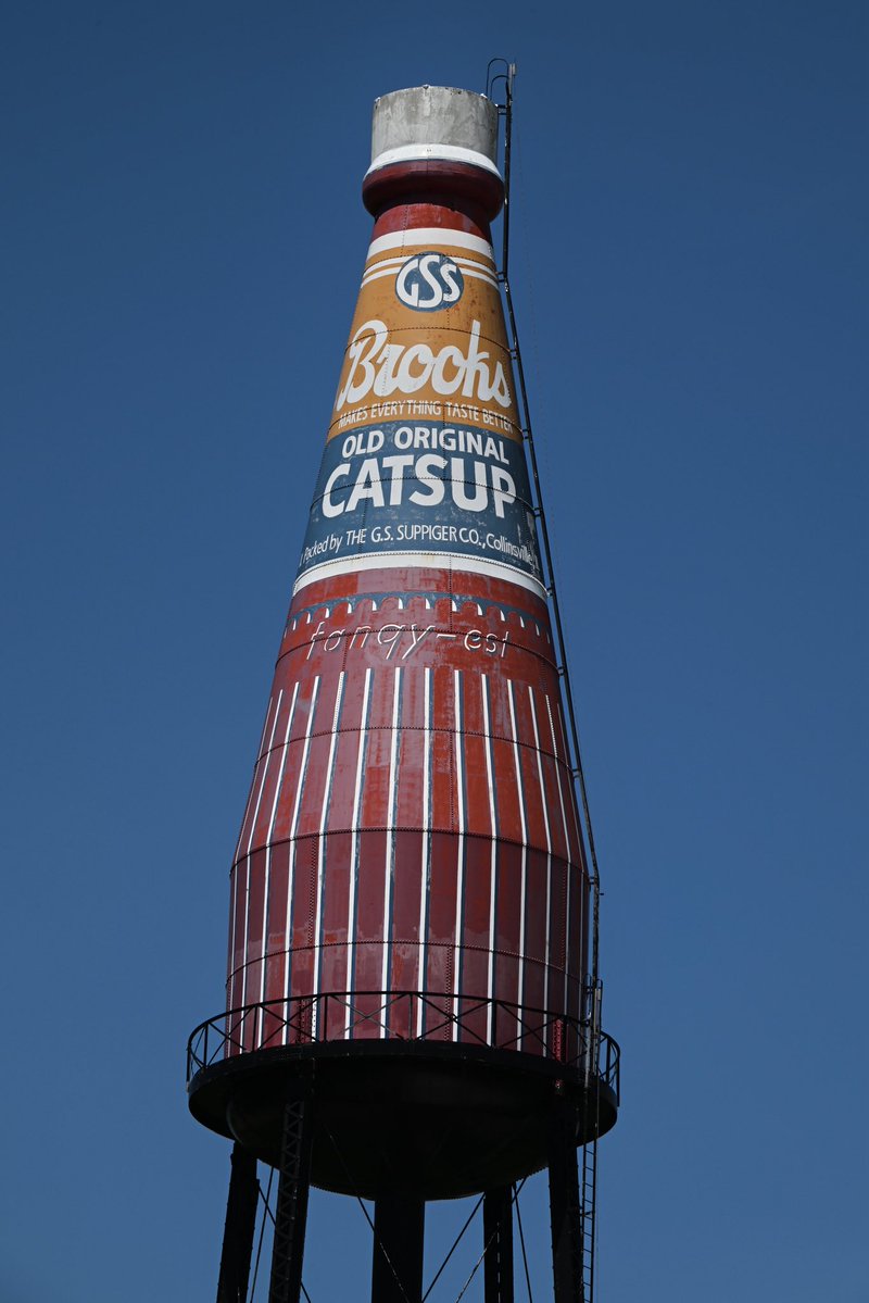 bnbwvu33's tweet photo. Items of the past spread along hwy 66. Each one has a story to tell and see all the ones seen on the Bollinger Cannonball Run! https://t.co/l1R0yoaoY7