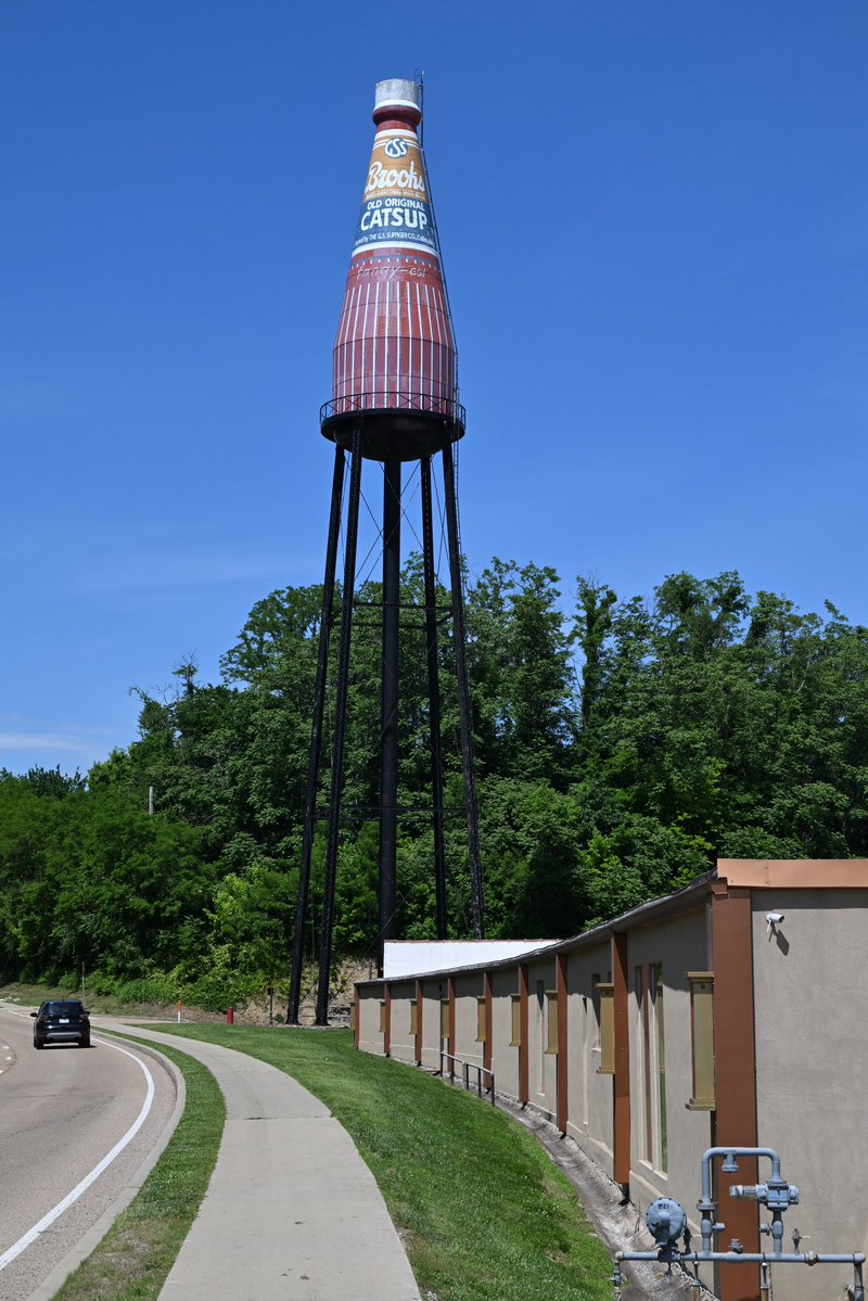 bnbwvu33's tweet photo. Items of the past spread along hwy 66. Each one has a story to tell and see all the ones seen on the Bollinger Cannonball Run! https://t.co/l1R0yoaoY7