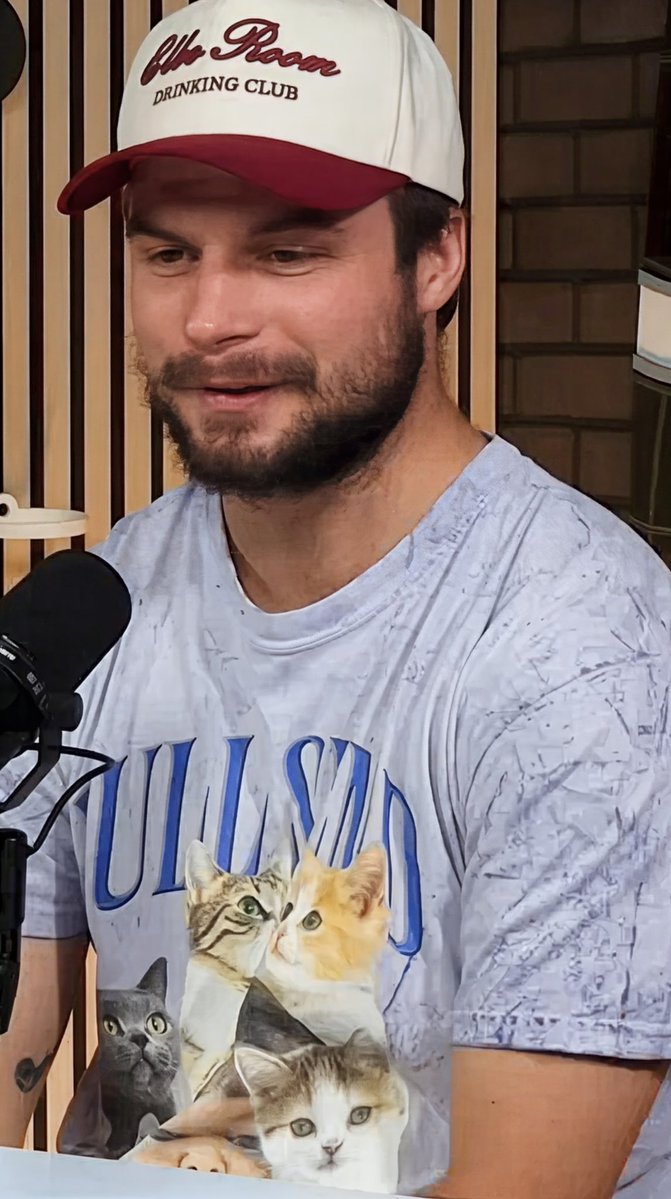 fly_at_eleven's tweet photo. @NHL Scott Laughton is a cat guy! https://t.co/CKZDwOKwc5