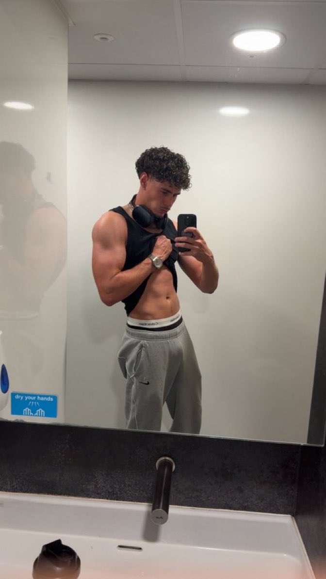 alpha_ag1sub's tweet photo. Just look at him for a moment.

His massive feet, powerful muscles, intense eyes. I know you feel small in his presence, completely powerless. Don’t resist, you’re already caught under his spell. 😵‍💫

The only thing left to do is to worship, submit and obey @Alpha_Taxman https://t.co/oQl4Fi7q0m