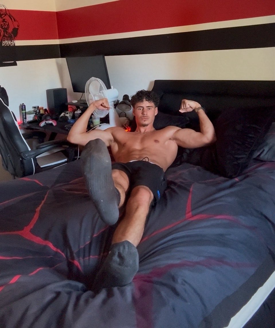 alpha_ag1sub's tweet photo. Just look at him for a moment.

His massive feet, powerful muscles, intense eyes. I know you feel small in his presence, completely powerless. Don’t resist, you’re already caught under his spell. 😵‍💫

The only thing left to do is to worship, submit and obey @Alpha_Taxman https://t.co/oQl4Fi7q0m