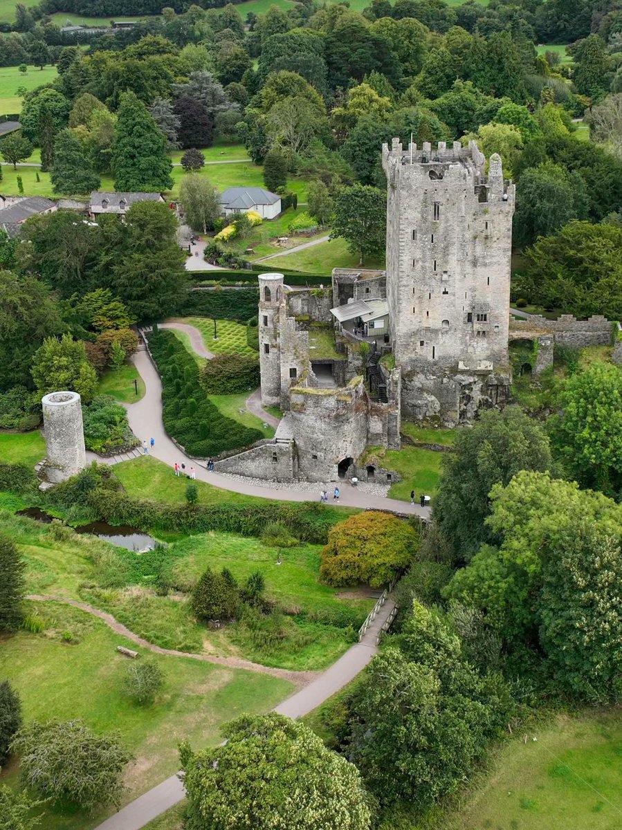 ThisIsIreland3's tweet photo. ☘️ Blarney Castle, home to the legendary Blarney Stone of Eloquence, and beautiful gardens. Always a pleasure to visit 🏰💚
📍 County Cork-Ireland 🇮🇪
📸 My heart is in Ireland
#Blarney #Ireland #Castle #History #Cork #Blarneycastle https://t.co/X6nDM2FhPQ