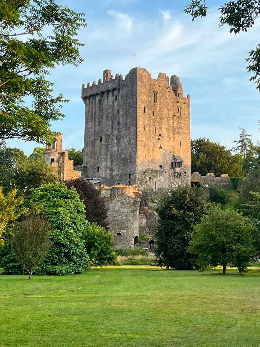ThisIsIreland3's tweet photo. ☘️ Blarney Castle, home to the legendary Blarney Stone of Eloquence, and beautiful gardens. Always a pleasure to visit 🏰💚
📍 County Cork-Ireland 🇮🇪
📸 My heart is in Ireland
#Blarney #Ireland #Castle #History #Cork #Blarneycastle https://t.co/X6nDM2FhPQ