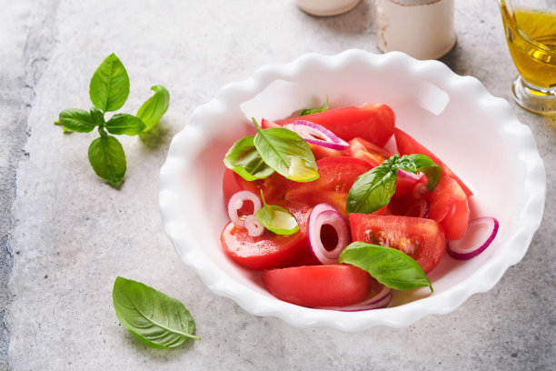 Jeshing_190's tweet photo. Grab fresh, local tomatoes, onions u0026 basil for your weekend pasta! Stock up now at our neighborhood market—no fancy stuff, just delicious, simple ingredients. https://t.co/gVvobi2OU9