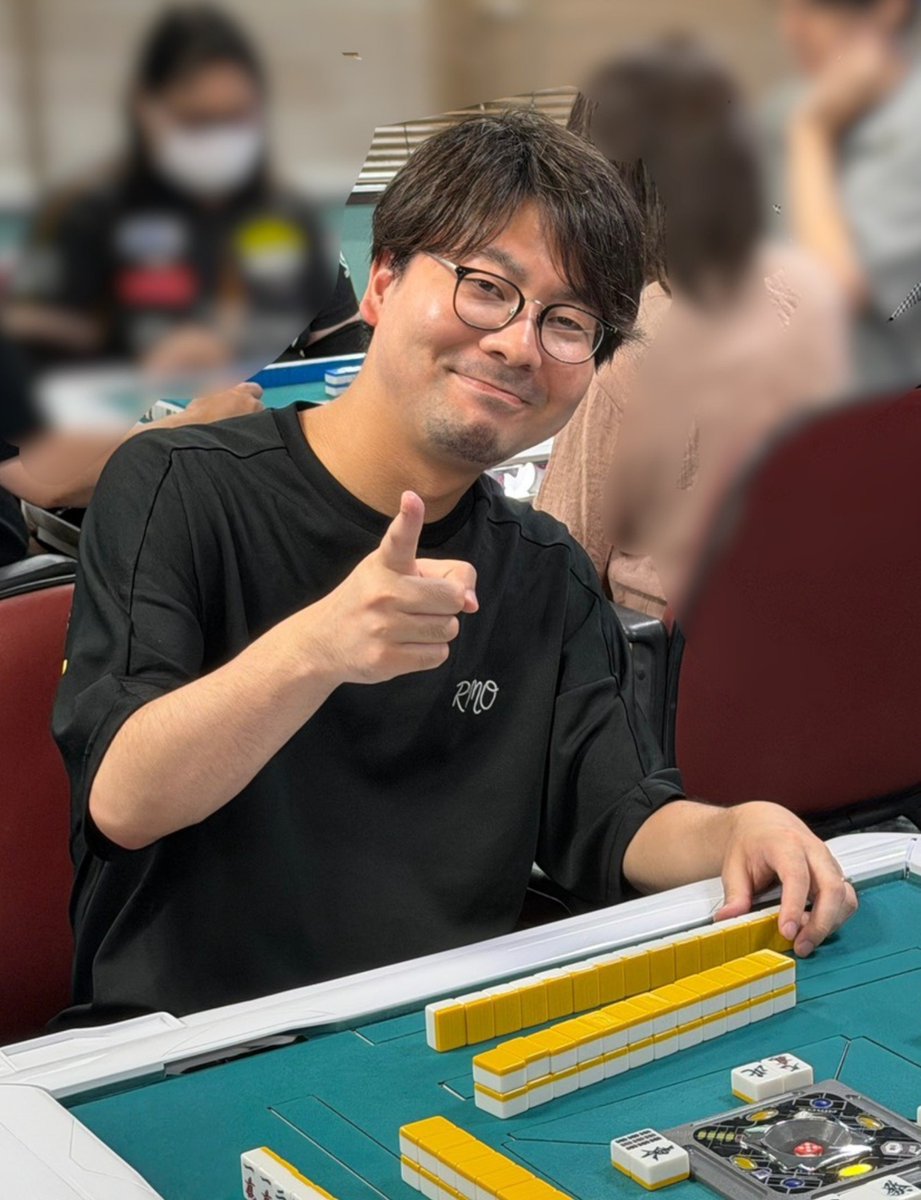 kitakiyotaka's tweet photo. 第6期WRC-Rリーグ覇者・猿渡輝也。
初めてのTEAM雷電⭐️札幌ファンミーティングの成功、ひとえに選手の魅力によるものだったのは間違いないが、この男が影の立役者だったことも疑いようのない事実だと思う。

麻雀を愛し、連盟を愛し、雷電を愛し、何よりも家族を愛す男。
実直さが表情から滲み出てる。
高柳監督が絶大な信頼を置く理由がなんとなくわかる気がした。

ちなみに、彼とのお写真を希望する声も会場内のいたるところから聞こえてきていた。
そんな猿渡輝也にも、今一度盛大な拍手を送ってほしいです🎵

※敬称略

(撮影:吉田祥子)
