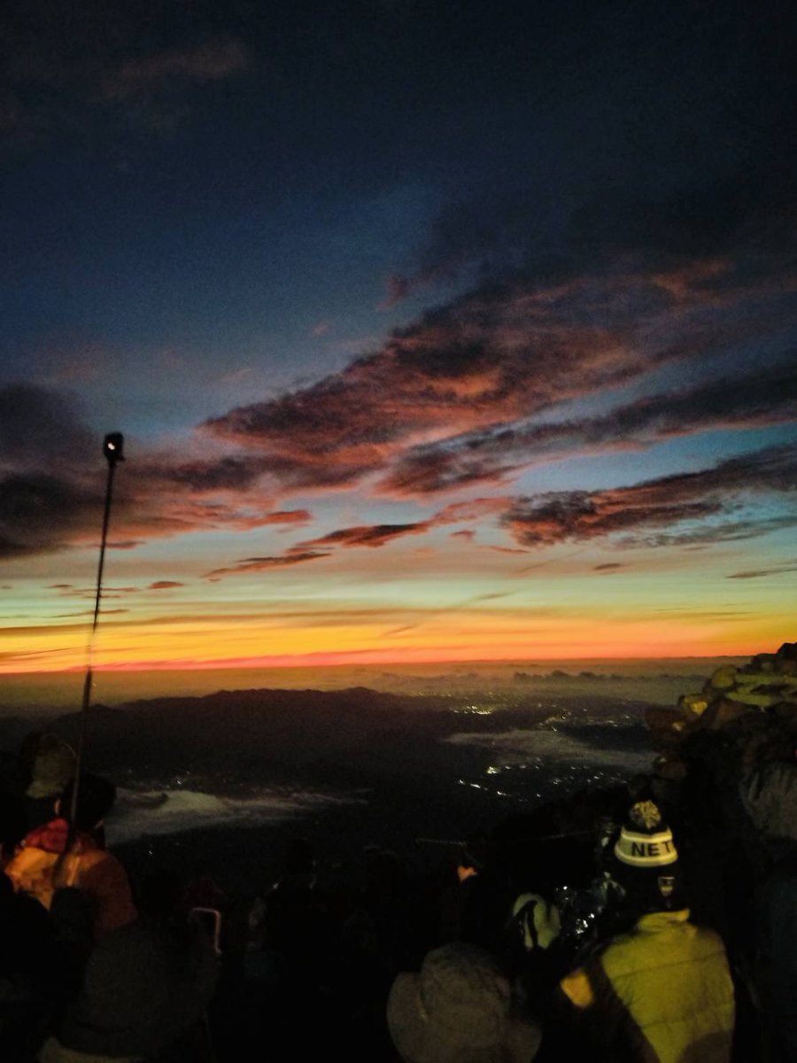 Fuji_Tozan's tweet photo. おはようございます。今朝の富士山からのご来光です。 https://t.co/f62mXIBO1t