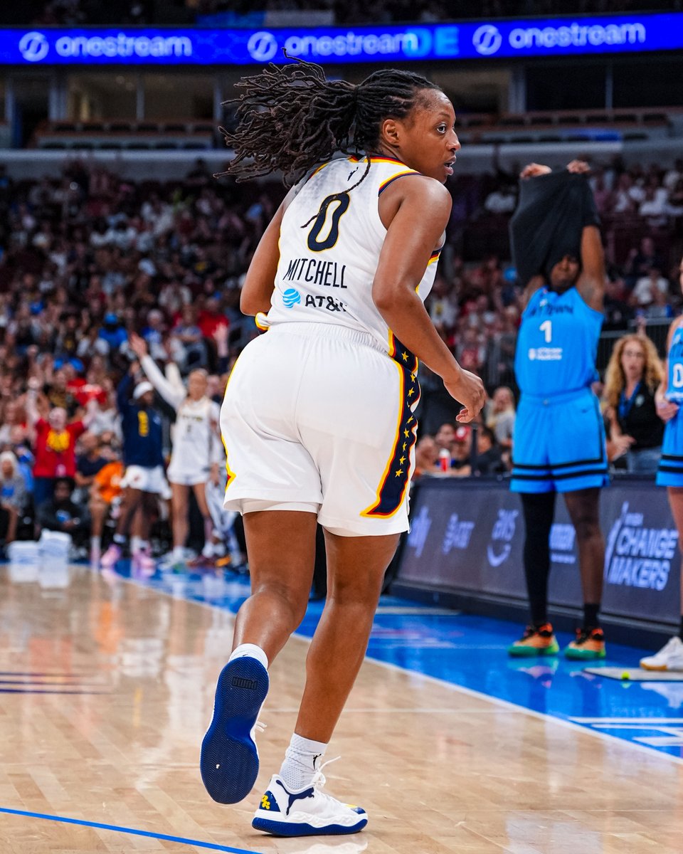 IndianaFever's tweet photo. Kelsey Mitchell tallied her WNBA single-season record 16th game in a row of 20+ points tonight ♨️

27 PTS | 5 REB | 2 AST | 2 STL https://t.co/tF7TBD749E