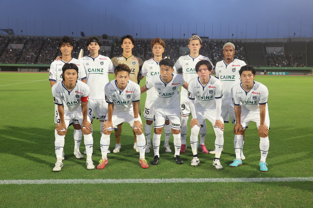 OfficialThespa's tweet photo. 🟦明治安田Ｊ３リーグ第1節│マッチレビュー更新🟨

鹿児島ユナイテッドFC 1-0 ザスパ群馬 

🎙試合後の監督&amp;選手コメント/レビュー

開幕戦は、#神垣陸 選手、#小西宏登 選手、#小竹知恩 選手のコメントを掲載！

🔗https://t.co/CeWkLhMx5b

#thespa #ザスパ群馬 #挑戦の先へ https://t.co/km9gjnhBLP