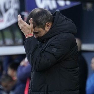 FutbolFichajes's tweet photo. 🚨 Eduardo Coudet 🇦🇷 dejó de ser el entrenador de River Plate 🇦🇷.

Su partido ante Tigre 🇦🇷 fue el ultimátum de la cúpula dirigencial de Millonario.

Seis derrotas consecutivas para Coudet en River, insostenible por donde se lo mire, ya que consiguió el récord histórico de más partidos perdidos en fila.

Es probable que ante Independiente Santa Fe 🇨🇴 dirija Marcelo Escudero 🇦🇷, ya que el Pichi es el actual DT de la reserva.

Esto es culpa directa de Stefano Di Carlo 🇦🇷 luego de no despedir al Chacho en tiempo y forma, tras la vergonzosa derrota con Belgrano 🇦🇷. #Fichajes