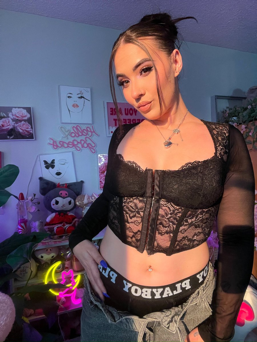 kingkandi_ttv's tweet photo. My necklaces are tangled :/ https://t.co/XzLJVl50jZ