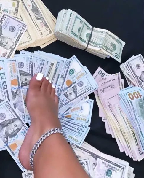 GoddessKimse's tweet photo. I just received a gift from my throne list from one of my a good boy loosers - check it out and out gift him https://t.co/NqDyx4s9sZ https://t.co/WZTIEWletP