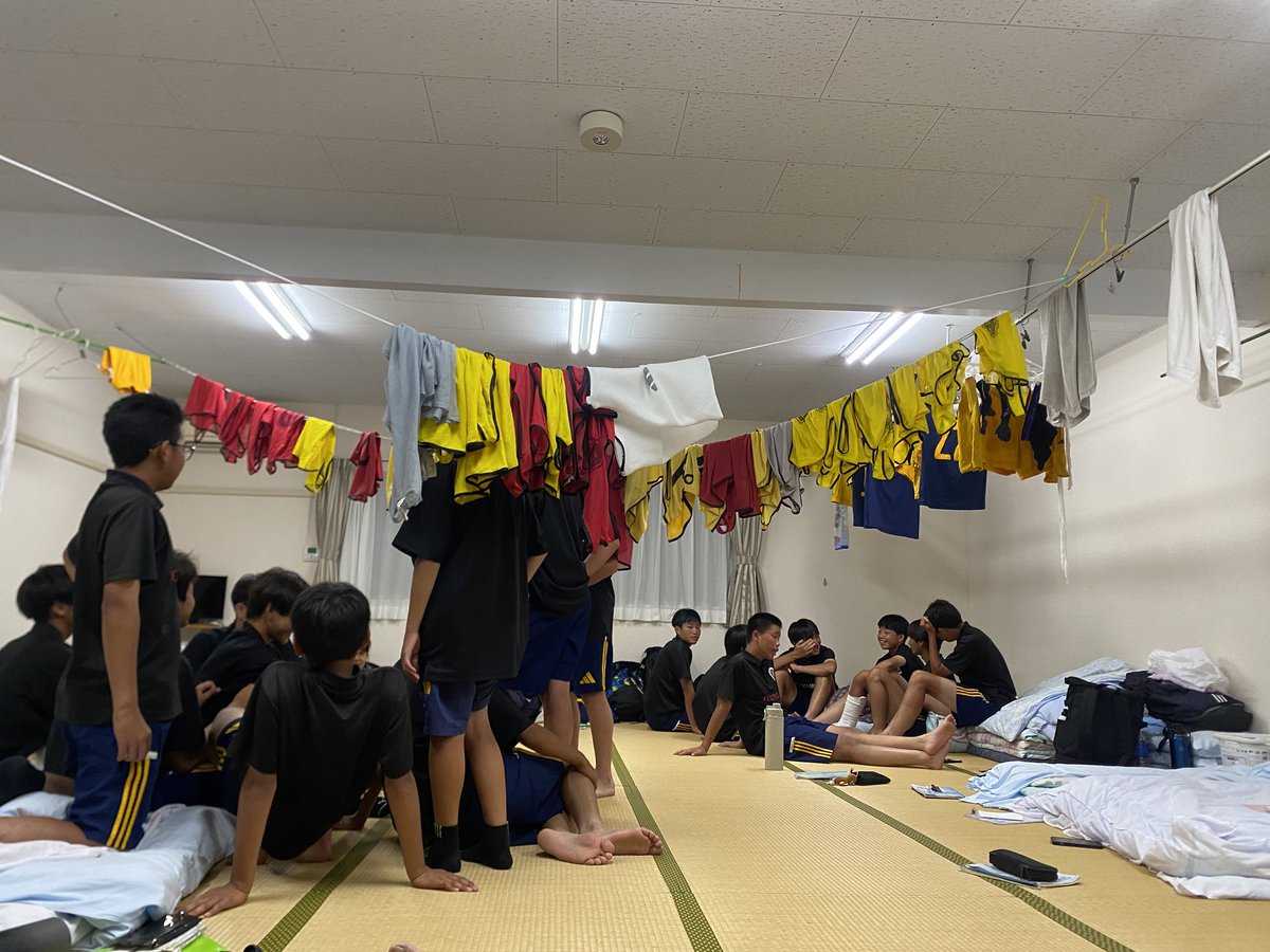 FCF_ESTRELLAS's tweet photo. 遠征最終日

昨日はU多くの差し入れをありがとうございます

その夜、選手同士本音のミーティング

U-15には厳しい内容、全ては今日次第…

#遠征 #スペイン #スペインサッカー #スペインサッカー指導者 #ジュニアユース #選手募集 #市川市 #三郷市 #松戸市 #足立区 #越谷市 #サッカー #クラブチーム https://t.co/6GmEcVYBga