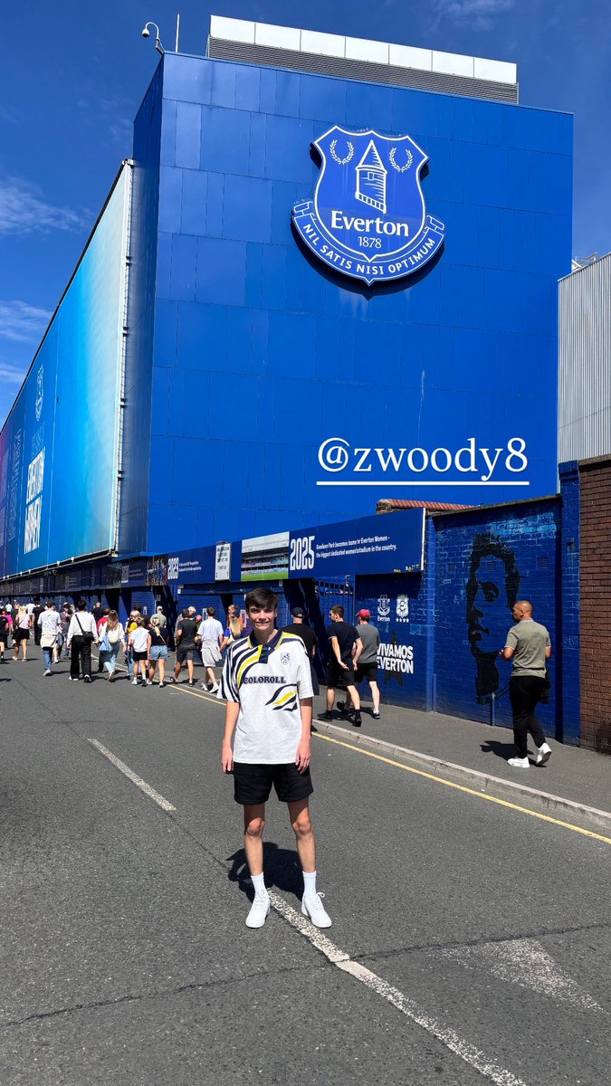 dtwoody34's tweet photo. Ryan Ledson is a white..
#pnefc #htfc #carabaocup #goodisonpark https://t.co/5pqI5DZ7se