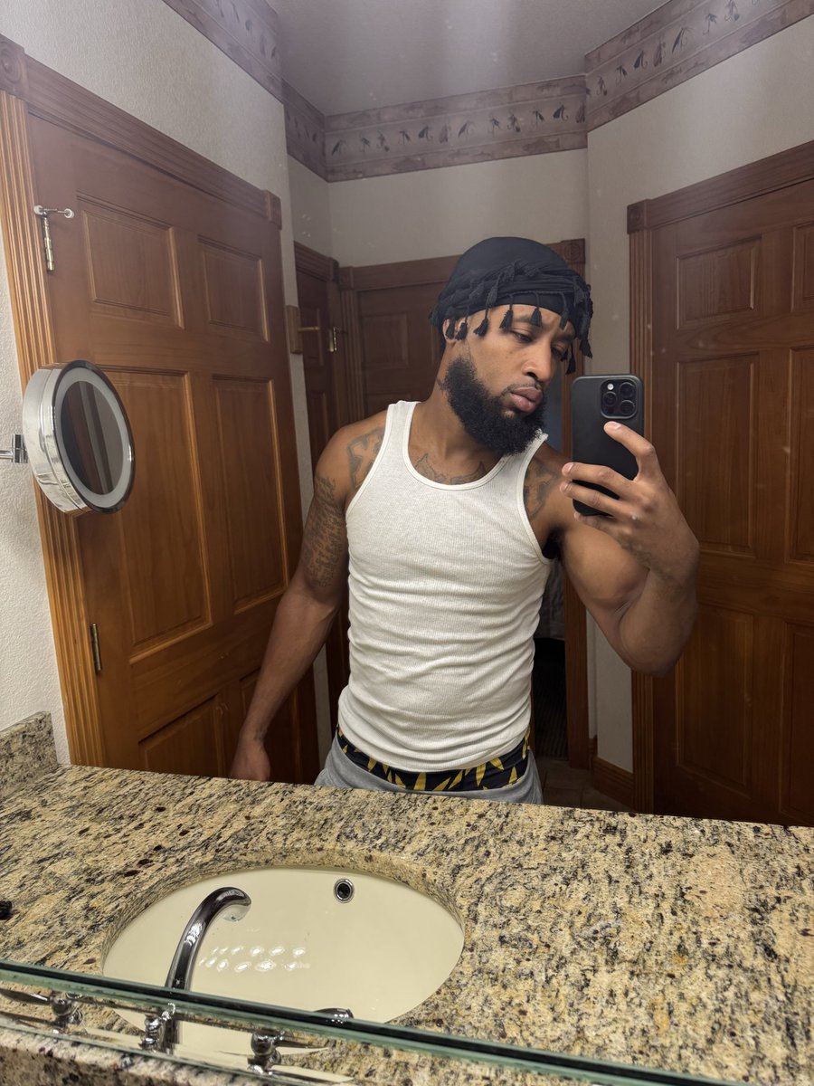 litmann2lit's tweet photo. Chillin in the telly 😎🤟🏾 #tulsa #oklahoma https://t.co/SSfdMbc7Ga