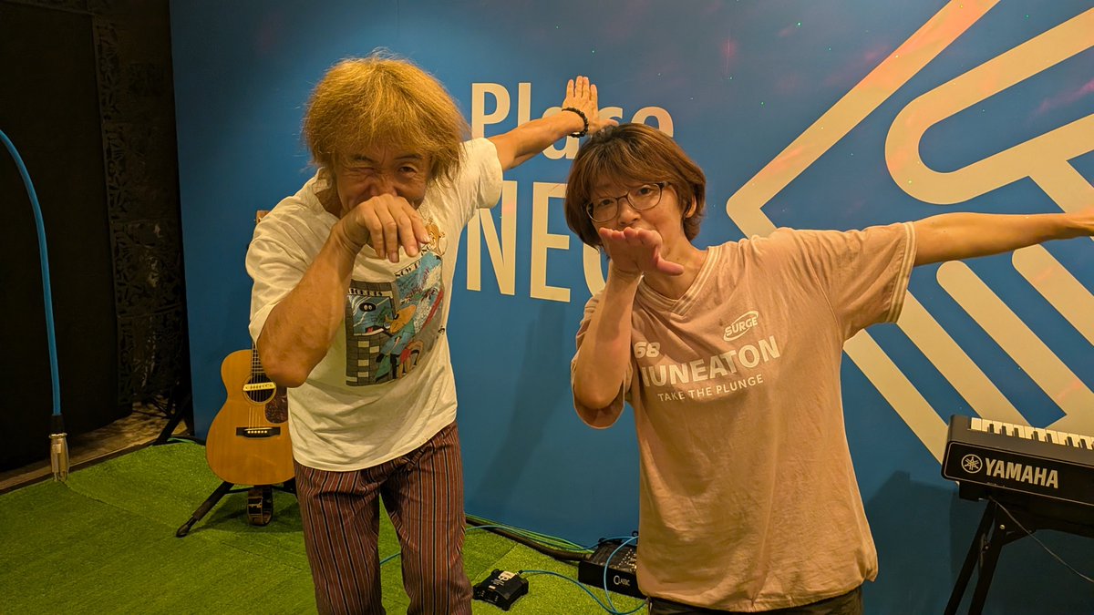 anarogu_kaito's tweet photo. おはようございます🌻
昨日は遅くなりましたが、ラスト
シン吉野さんの素敵な歌♫🎤を
聞くことができて良かったです🤗
一緒に写真もありがとうございました〜
#シン吉野 #ちあき #イルカ https://t.co/7jSuN42yv5