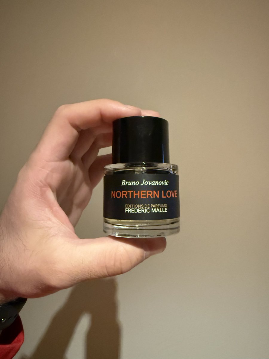 ParlonsParfums's tweet photo. Anciennement Dries Van Noten. 😍

#parfum #parfumdeniche #fredericmalle #driesvannoten https://t.co/yu0JOGQRkc