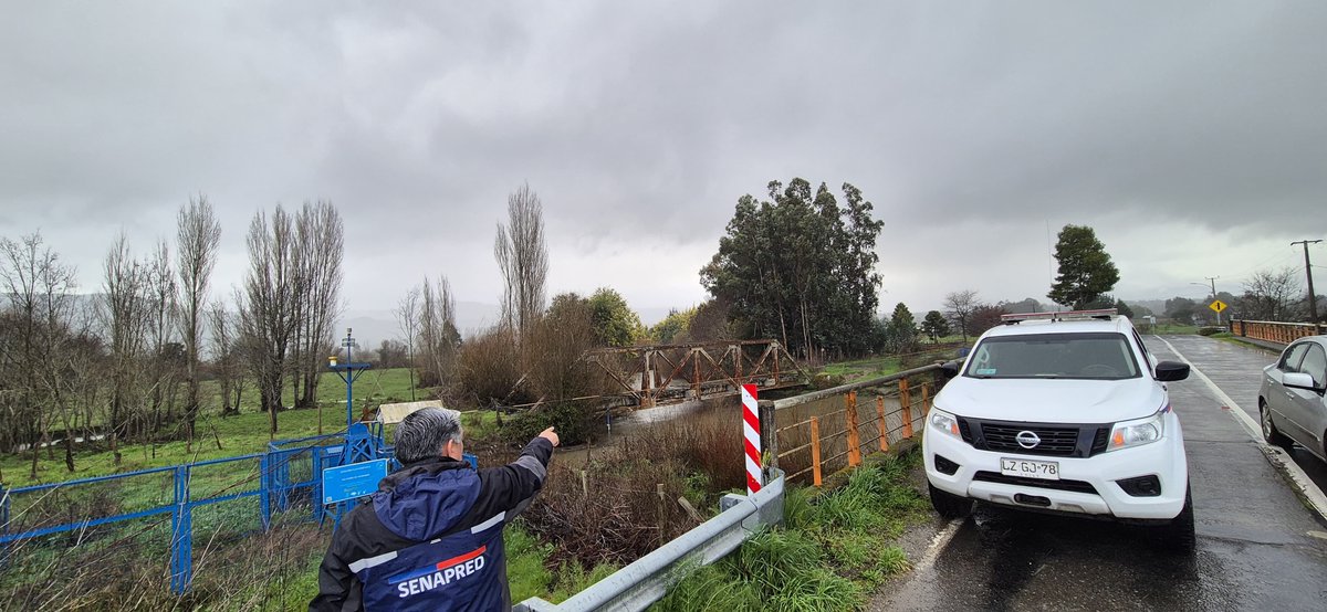 Senapredaraucan's tweet photo. Encargado provincial de #SenapredAraucanía en #Malleco se trasladó hasta #Purén donde se entrevistó con el encargado #GRD para realizar monitoreo en los sectores #Chacayal, #Tranaman, #LaIsla #ElValle y comportamiento del río Purén, en el contexto del evento meteorológico. https://t.co/FGrsxsKZTJ