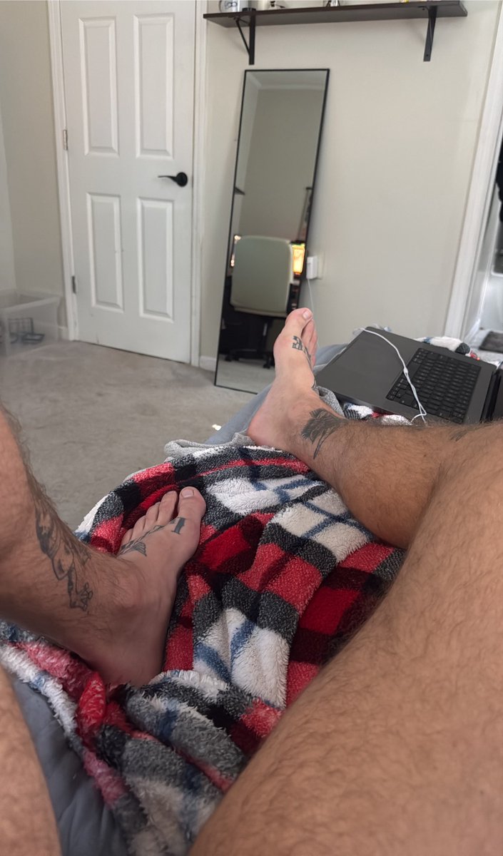 tanneronyx_'s tweet photo. Submit to these feet https://t.co/J1xIPp9u2f