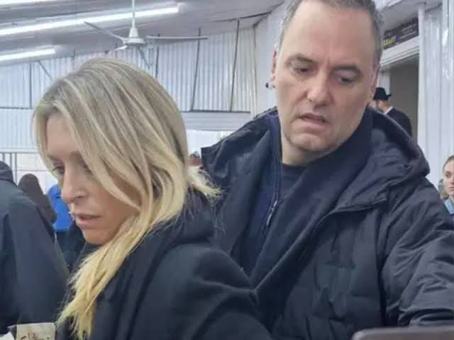 LGaraylp's tweet photo. aca vemos al que decía que no salía nunca del país se gastó la plata de los argentinos y trabajadores . y encima sigue cobrando  12 millone de guita  no les importa la gente que necesita....... https://t.co/tG5O50zn0s