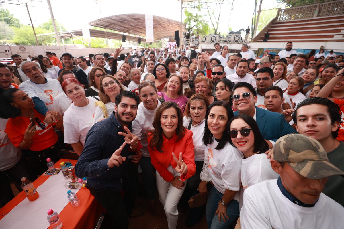 MovGDL's tweet photo. Porque este equipo cree en su liderazgo, cree en la manera en la que está gobernando y cree profundamente en la ciudad que estamos construyendo juntas y juntos. https://t.co/94ZrzEtVTA