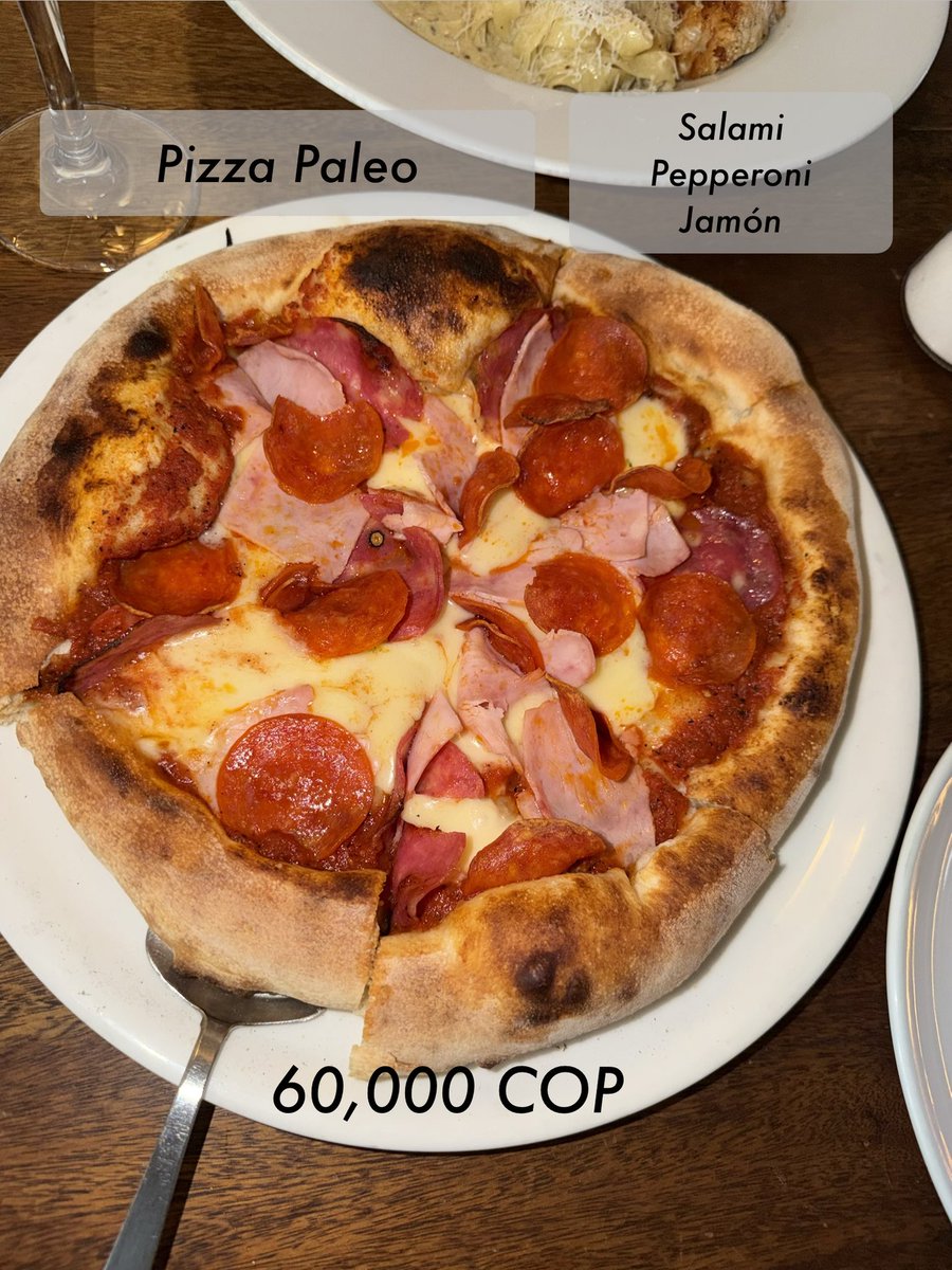 Sin0Pretension's tweet photo. 📍NEZZIA 

El restaurante que pone nervioso a Romero, y si nos apuran, a Olivia. 

Perfecto para ir en familia o en pareja.

La pizza, por su pasta de tomate, es nuestro MVP. 

El pollo de la Tagliatelle nos quedó debiendo jugosidad. Punto pa mejorar Nezzi. https://t.co/v6gL0ZOF8m