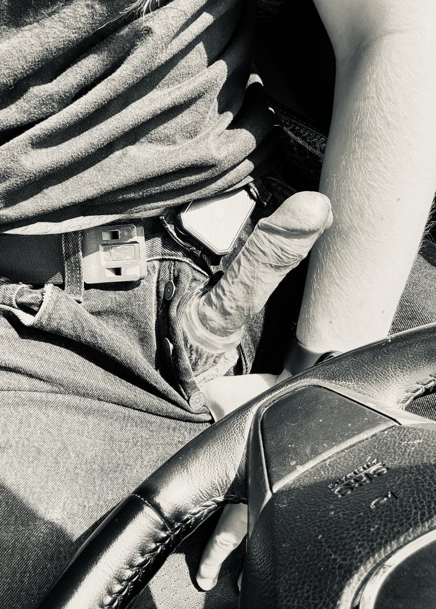 bxo1099's tweet photo. It’s going great 🫠
Occasionally precum drips down my leg but it feels soo hot tbh https://t.co/tkcFjeapPX