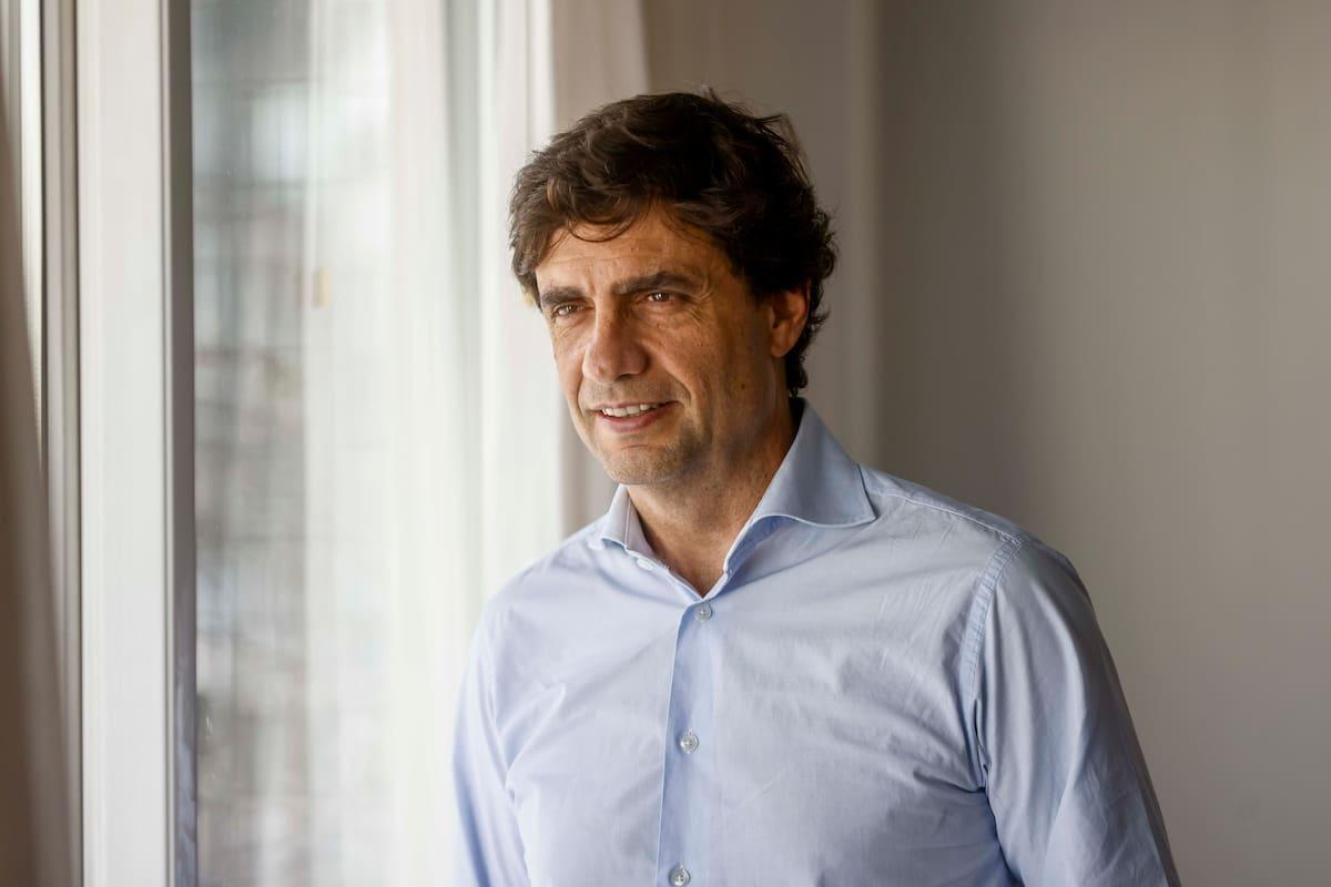 LANACION's tweet photo. “Macri me alentó a que lo hiciera”: Hernán Lacunza dijo que consensuó su candidatura presidencial con colegas del Pro https://t.co/a6g6h6M8zg https://t.co/zZdTHavcxk