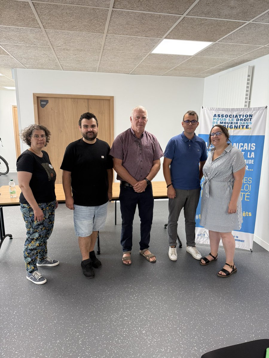 RemiMarchand's tweet photo. Salle pleine au Mans pour notre 1ere réunion depuis le vote du 15/07 sur la fin de vie
Merci à toutes et tous pour votre présence et vos échanges.
Merci @leboucher_elise pour ta venue, et Patrick Houbin, président @MGEN_officiel Sarthe, pour sa participation
#FinDeVie #ADMD https://t.co/rGRWEjTA4z