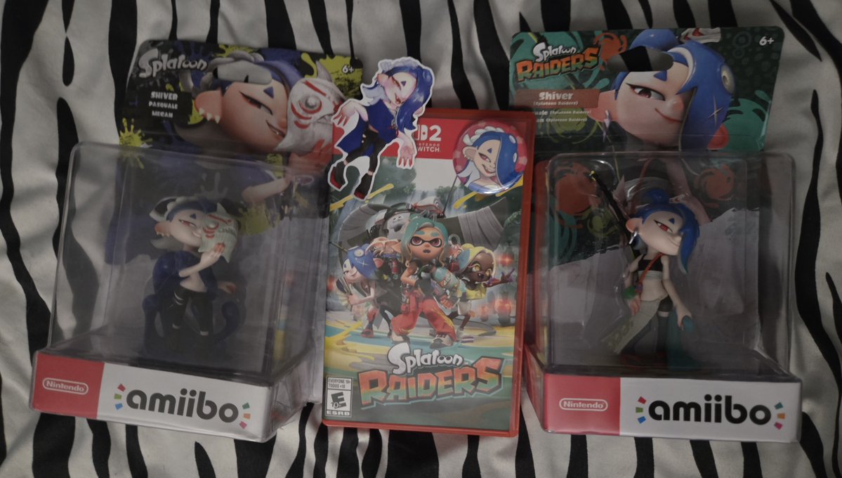 ZebraQueenzy's tweet photo. Finally my shiver amiibo is with me <3 now it just feel complete with the game so great just love her.
And that means another shiver to be added to my small pile of her

#SplatoonRaiders #Shiver https://t.co/wCt6v4QgGJ