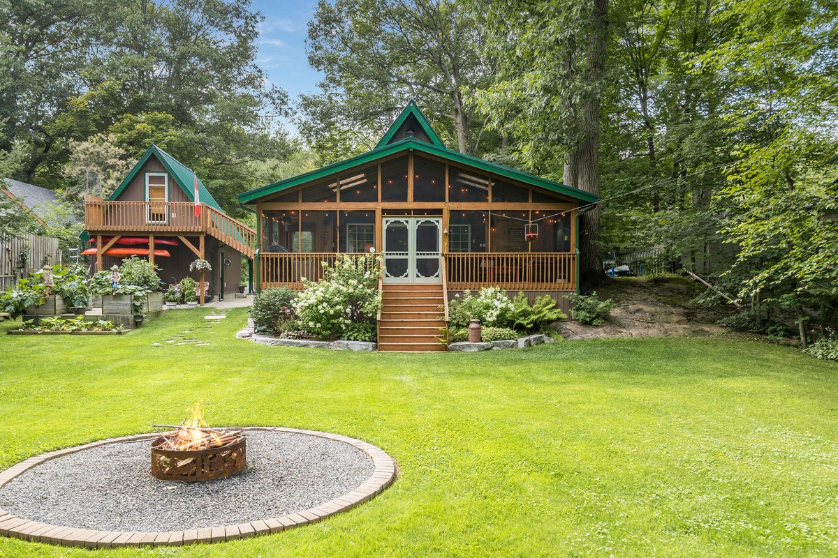 FarisTeam's tweet photo. HOME FOR SALE - 1.5-Storey Home Settled Along Black River with a Private Bunkie - 7353 Davy Drive, Ramara #FarisTeam #NewListing #RealEstate #ForSale #HomeForSale #SimcoeCounty #Ramara #Rural #Bunkie #Waterfront #OntarioHomes #SimcoeCountyRealEstate
https://t.co/dROgK7fdc7 https://t.co/ME3MHcks0I