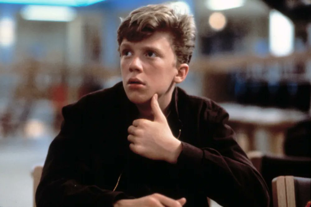 Variety's tweet photo. “The Breakfast Club” star Anthony Michael Hall says that director John Hughes wanted a sequel in which the group of troubled teens reunites as adults: 

“It was something that was on his mind, the idea of bringing back the 'Breakfast Club.' Like, those five characters reunited somehow later in their life and they’re in the workforce and they’re in their 30s.”
https://t.co/Wpyp2jkv2N