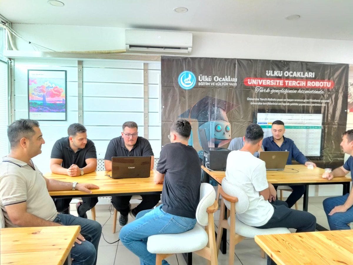 argedemenli's tweet photo. Gençlerimizin geleceğini hep birlikte inşa ediyoruz!
Kahramanmaraş Ülkü Ocakları İl Başkanlığı olarak, misafir ettiğimiz gençlerimize, https://t.co/Pu2xkBTb4g adresimiz üzerinden tercih rehberliği hizmeti verdik.

​Yarınlarımızın teminatı olan gençlerimizin gösterdiği yoğun ilgi ve teveccüh bizleri ziyadesiyle memnun etti.