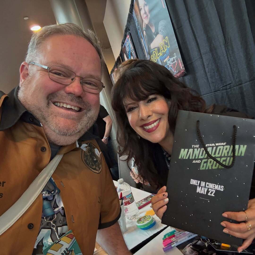 FanthaTracks's tweet photo. From Insta: https://t.co/0I5Yp3bC3q
Great to catch up with the talented @missmistyrosas kuiil “I have spoken”. Frog lady and Hugo durant in the mandoverse @rebelscumconofficial Such a gem and positive force in fandom and the lady behind some amazing characters. #starwars #rebe… https://t.co/5uqOBAtOfy