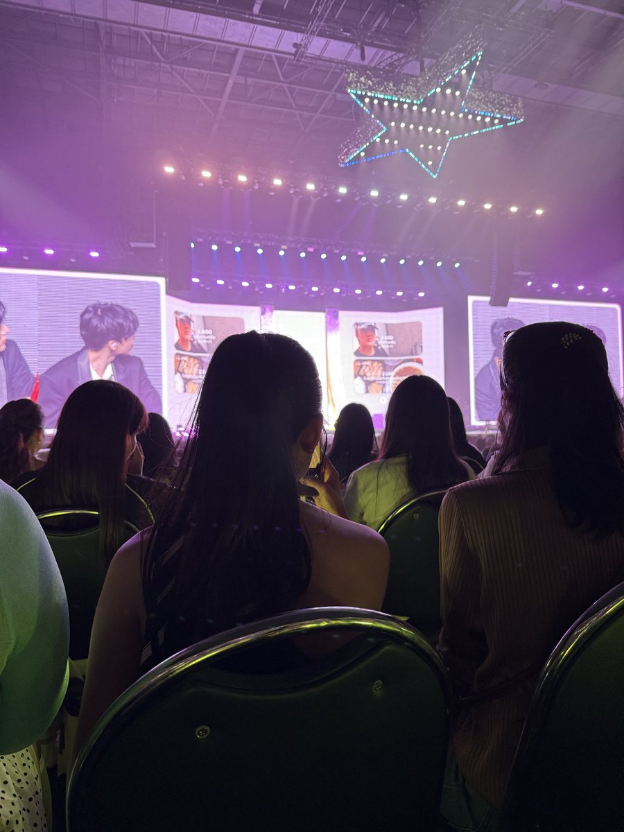 Fullmoon_jen's tweet photo. กุไปบัตร6000ไม่เห็นไรเลย ดู!! https://t.co/YtpfWWs9UK