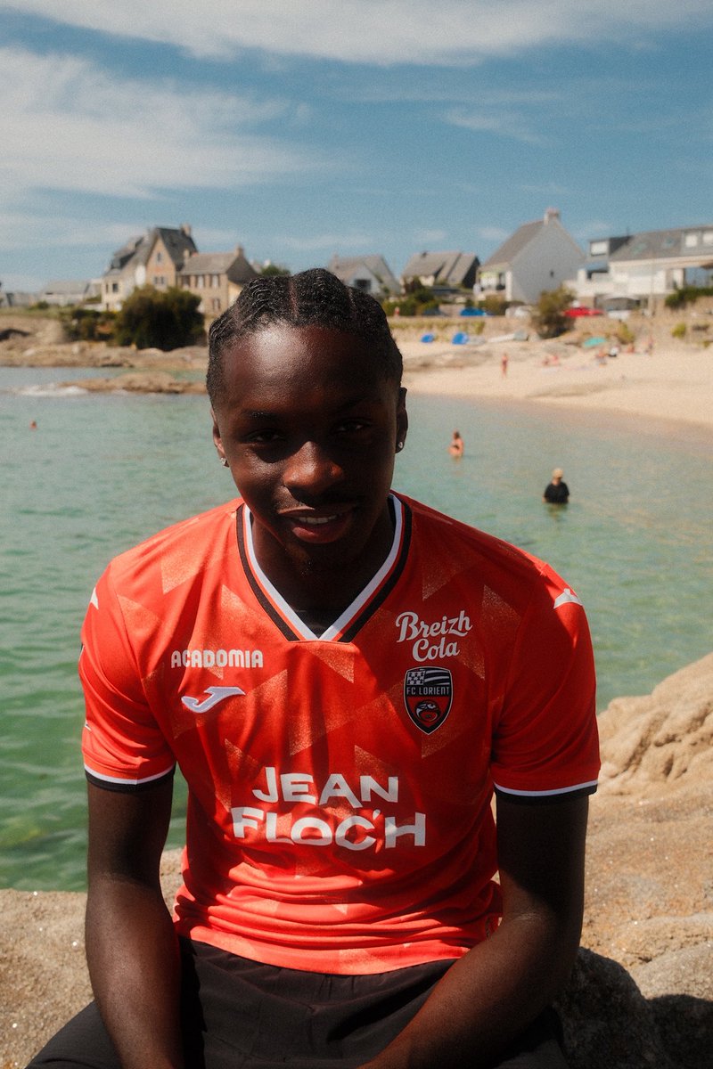 FCLorient's tweet photo. Noah Mbamba s’engage une saison en prêt avec les Merlus 🧡 https://t.co/cpjXRjNmS9