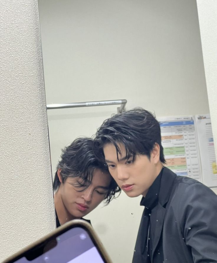 theshadowl1kem7's tweet photo. this genre of pondphuwin>>>😭 https://t.co/V34WIvUt2N