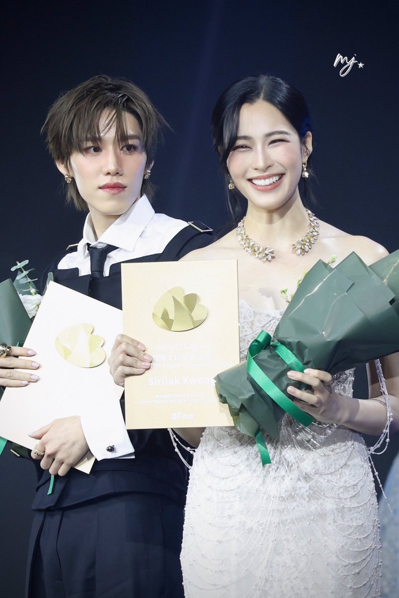 apologiseex's tweet photo. น่ารักมากกก  ༘ *

#LinglingxWeiboGalaNight
#Linglingkwong #หลิงหลิงคอง #PPKritt https://t.co/iqxKsCOCDt
