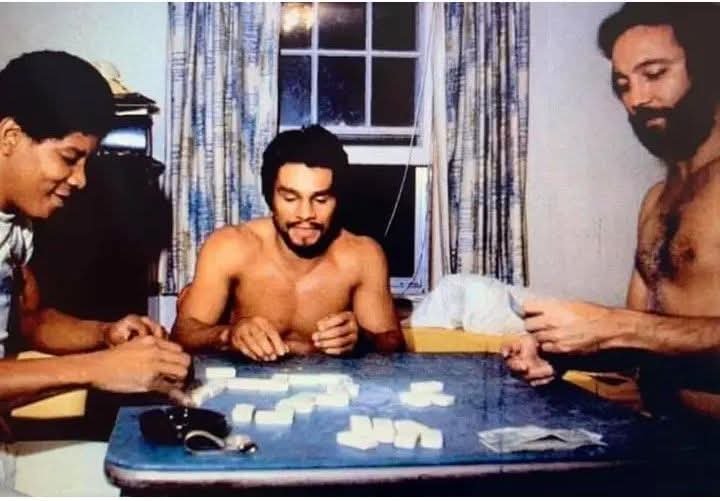TICOROSANIA's tweet photo. El excampeón del mundo los panameños  peso Walter Roberto "Mano de Piedra" Durán  y el "poeta de la salsa'' Rubén Blades. Qué tiempo aquellos. https://t.co/l9bUP0hPx0