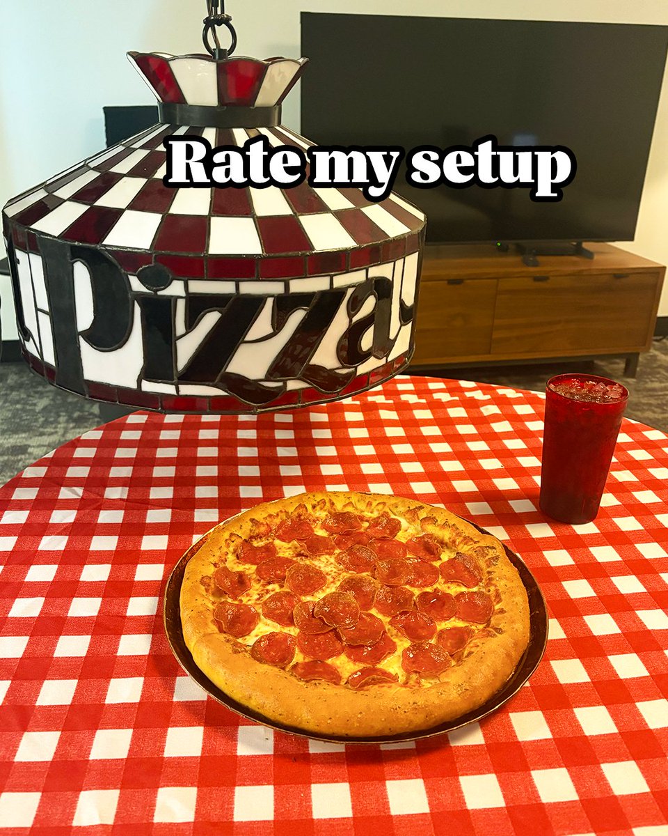 pizzahut's tweet photo. Be nice, I'm new to this https://t.co/KvMcg0NAR1