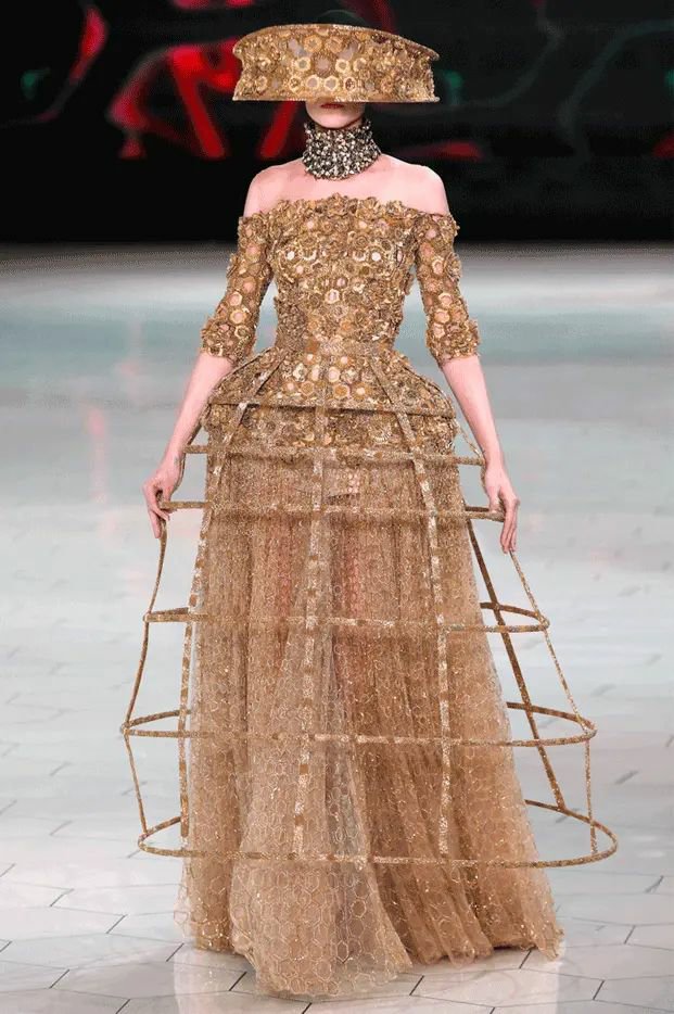 ziniyacouture's tweet photo. Alexander McQueen SS 2012 https://t.co/MsNhyIhEVH