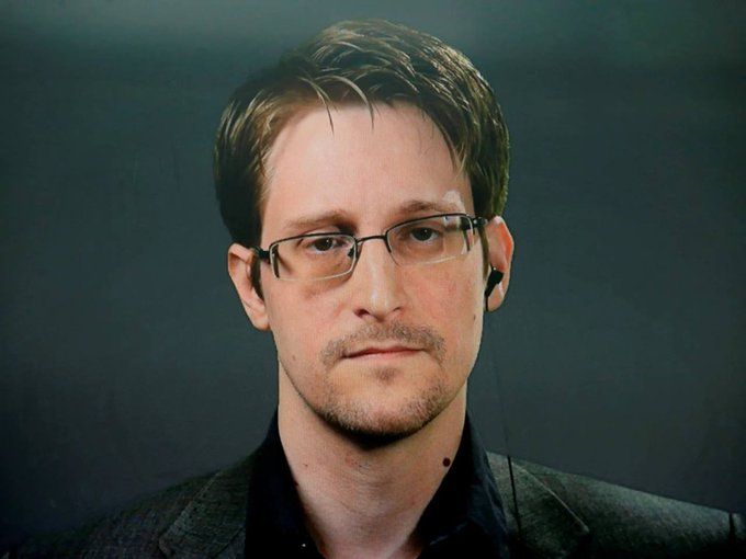 TrendingBitcoin's tweet photo. EDWARD SNOWDEN SAID, "GOLD IS JUST BITCOIN THAT CAN'T BE SENT OVER THE INTERNET."  

WHAT A LEGEND https://t.co/jdJTRCdDaG