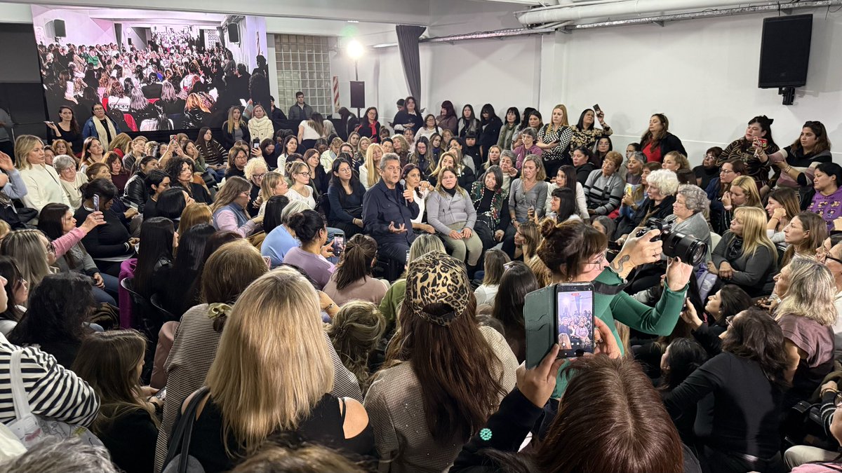 solbeflores's tweet photo. Encuentro nacional de Mujeres FR con @SergioMassa 💜
.
. https://t.co/Ve6wxAPssw