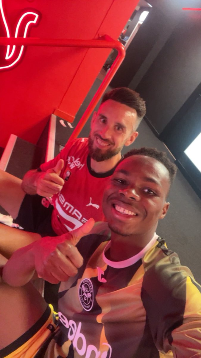msangare2002's tweet photo. Plaisir de te revoir mon Adri ❤️
Bonne saison à toi ⚒️ https://t.co/iTUfmfIzJM